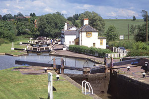 hire boat holidays in Worcester